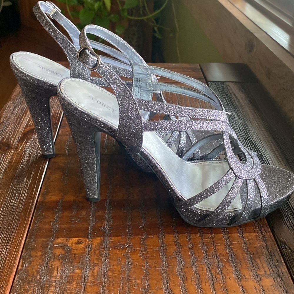 Let’s Dance Audrey Brooke Shimmery Silver Lilac Purple Kelly Heels size 10 - Picture 4 of 9